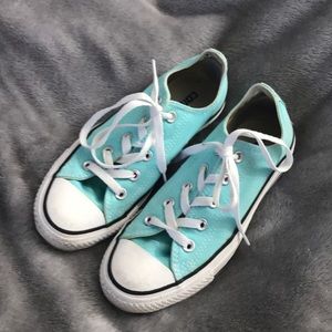Teal converse low tops, size 6 in great condition